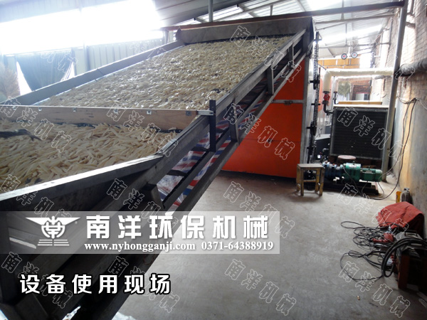 網(wǎng)帶烘干機(jī)使用現(xiàn)場