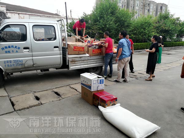 工會(huì)慰問企業(yè)職工