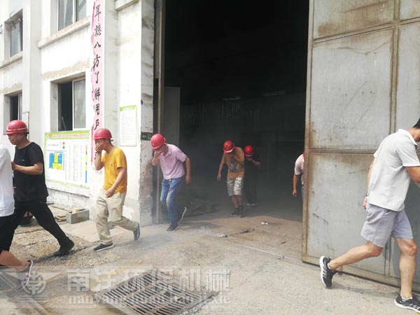 火災(zāi)現(xiàn)場(chǎng)逃生演練